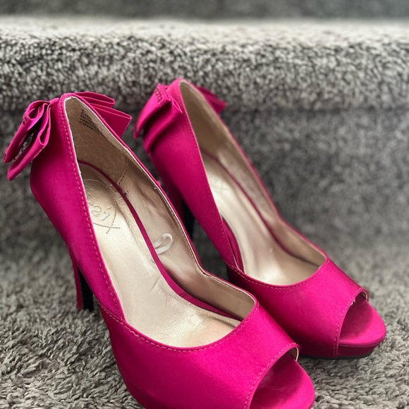 G21 SATIN HIGH HEELED SHOES with CUTE BOWS! EUC! - Picture 3 of 7